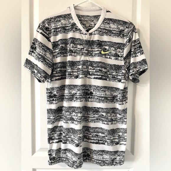 NIKE T-SHIRT - Picture 1 of 3